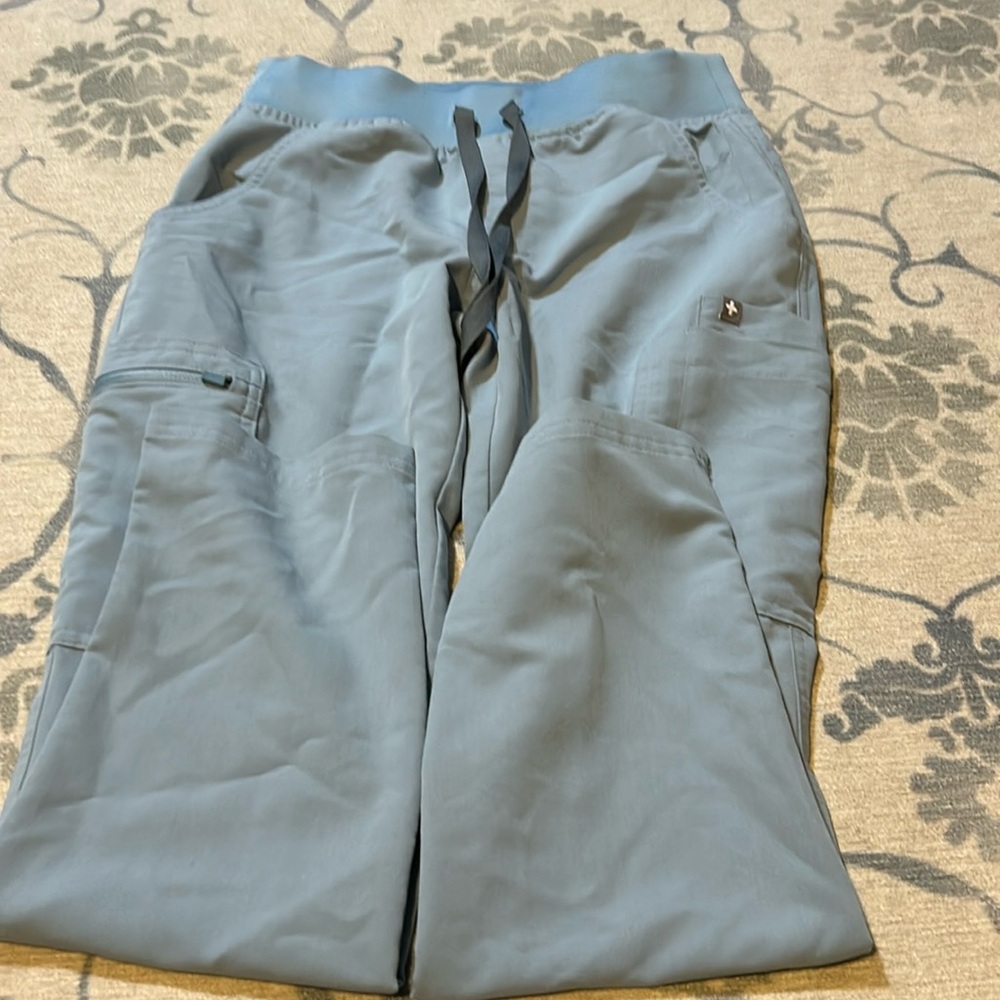 Figs scrubs in dusty blue top is brand new